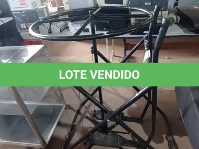 LOTE 339 - 01 APARELHO DE GINASTICA E 01 ARARA. (NO ESTADO) ATENÇÃO! FAZER A VISITAÇÃO ANTES DE ARREMATAR, NÃO SABEMOS SE FUNCIONA. LEILÃO NÃO TEM GARANTIA E NEM DEVOLUÇÃO, SUJEITO A POSSÍVEIS AVARIAS VISÍVEIS/OCULTAS E/OU AUSÊNCIA DE COMPONENTES.