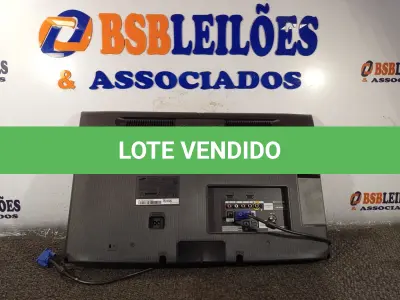 LOTE 100 - 01 TV LED 24’’ SEM CONTROLE MARCA SAMSUNG. (DISPLAY) (NO ESTADO) AV9716G