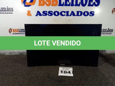 LOTE 104 - 01 MONITOR 24’’ MARCA SAMSUNG. (DISPLAY) (NO ESTADO) AV9734S