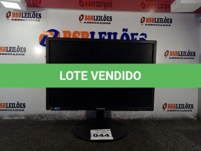 LOTE 044 - 01 MONITOR 22’’ MARCA SAMSUNG. (DISPLAY) (NO ESTADO) AV9476S