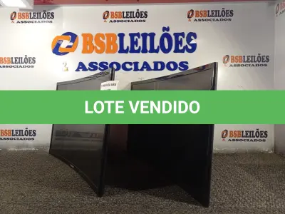 LOTE 109 - 02 MONITORES 24’’ MARCA SAMSUNG COM AVARIAS NA TELA. SEM PÉ (DISPLAY) (NO ESTADO) AV9738L E AV9739Y