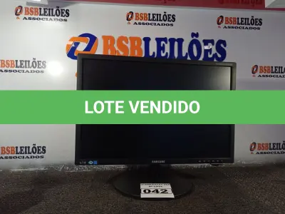 LOTE 042 - 01 MONITOR 22’’ MARCA SAMSUNG. (DISPLAY) (NO ESTADO) AV9476J