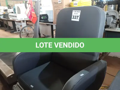 LOTE 337 - 01 POLTRONA DE DESCANSO. (NO ESTADO) ATENÇÃO! FAZER A VISITAÇÃO ANTES DE ARREMATAR, NÃO SABEMOS SE FUNCIONA. LEILÃO NÃO TEM GARANTIA E NEM DEVOLUÇÃO, SUJEITO A POSSÍVEIS AVARIAS VISÍVEIS/OCULTAS E/OU AUSÊNCIA DE COMPONENTES.