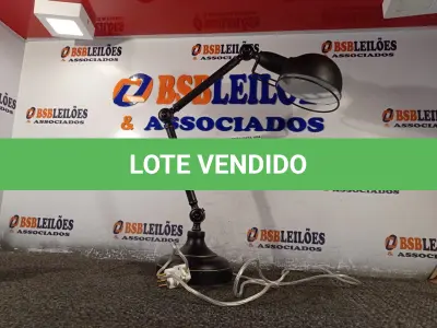LOTE 272 - 01 ABAJUR SEM LÂMPADA. (LAMP)(NO ESTADO) BJ6881R