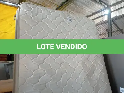 LOTE 134 - 01 COLCHÃO QUEEN COM BASE. (BOX QUEEN) (NO ESTADO)AV9975R E BF 8628J
