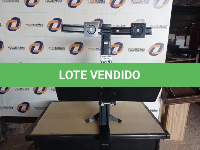 LOTE 002 - 01 MESA VERTICAL ERGOTRON PARA 02 MONITORES. (STAND UP DESK) (NO ESTADO) 0000005