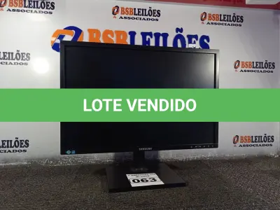 LOTE 063 - 01 MONITOR 22’’ MARCA SAMSUNG. (DISPLAY) (NO ESTADO) AV9548V