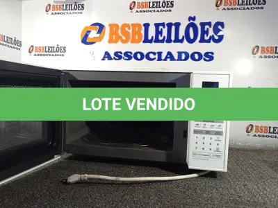 LOTE 132 - 01 MICRO-ONDAS 17 LITROS 110V MARCA LG. (NO ESTADO) AV9975E