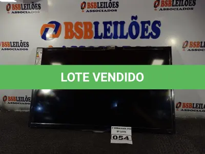 LOTE 054 - 01 SMART TV 32’’ MARCA SAMSUNG COM CONTROLE. (SAMSUNG TELEVISION) (NO ESTADO) AV9488U