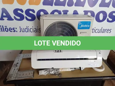 LOTE 123 - 01 AR-CONDICIONADO INVERTER 12000BTUS MARCA SPRINGER SEM CONTROLE. (AIR CONDITIONER) (NO ESTADO) AV9898Y