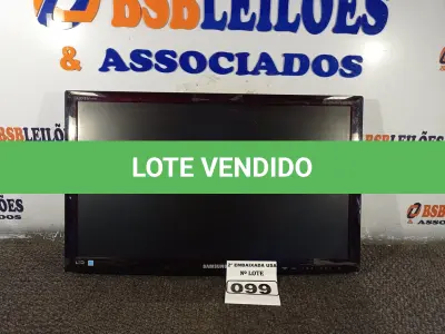 LOTE 099 - 01 TV LED 24’’ SEM CONTROLE MARCA SAMSUNG. (DISPLAY) (NO ESTADO) AV9716F