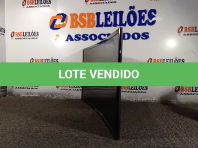 LOTE 104 - 01 MONITOR 24’’ MARCA SAMSUNG. (DISPLAY) (NO ESTADO) AV9734S