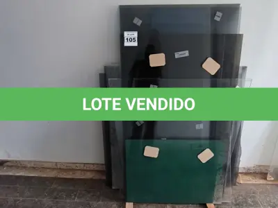 LOTE 105 - 01 LOTE COM VIDROS TAMANHOS DIVERSOS (NO ESTADO) 