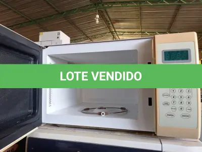 LOTE 141 - 03 MICRO-ONDAS MARCAS E MODELOS DIVERSOS. (NO ESTADO) ATENÇÃO! FAZER A VISITAÇÃO ANTES DE ARREMATAR, NÃO SABEMOS SE FUNCIONA. LEILÃO NÃO TEM GARANTIA E NEM DEVOLUÇÃO, SUJEITO A POSSÍVEIS AVARIAS VISÍVEIS/OCULTAS E/OU AUSÊNCIA DE COMPONENTES.