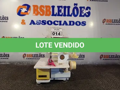 LOTE 014 - 01 MÁQUINA DE COSTURA COM MOTOR. (NO ESTADO) ATENÇÃO! FAZER A VISITAÇÃO ANTES DE ARREMATAR, NÃO SABEMOS SE FUNCIONA. LEILÃO NÃO TEM GARANTIA E NEM DEVOLUÇÃO, SUJEITO A POSSÍVEIS AVARIAS VISÍVEIS/OCULTAS E/OU AUSÊNCIA DE COMPONENTES.