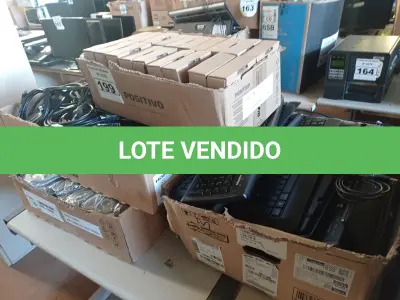 LOTE 199 - 01 LOTE COM VÁRIOS TECLADOS PARA PC, CABOS E PERIFÉRICOS DIVERSOS. (NO ESTADO) ATENÇÃO! FAZER A VISITAÇÃO ANTES DE ARREMATAR, NÃO SABEMOS SE FUNCIONA. LEILÃO NÃO TEM GARANTIA E NEM DEVOLUÇÃO, SUJEITO A POSSÍVEIS AVARIAS VISÍVEIS/OCULTAS E/OU AUSÊNCIA DE COMPONENTES.