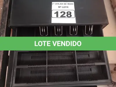 LOTE 128 - 01 GAVETA PARA CAIXA DE SUPERMERCADO. (NO ESTADO) ATENÇÃO! FAZER A VISITAÇÃO ANTES DE ARREMATAR, NÃO SABEMOS SE FUNCIONA. LEILÃO NÃO TEM GARANTIA E NEM DEVOLUÇÃO, SUJEITO A POSSÍVEIS AVARIAS VISÍVEIS/OCULTAS E/OU AUSÊNCIA DE COMPONENTES.