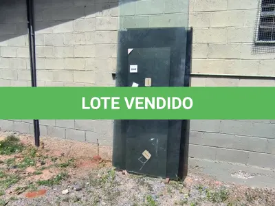 LOTE 046 - 01 LOTE COM PLACAS DE VIDROS (NO ESTADO)