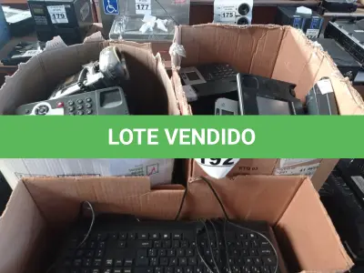 LOTE 192 - 01 LOTE COM VÁRIOS TECLADOS PARA PC E APARELHOS DE TELEFONE MARCAS E MODELOS DIVERSOS. (NO ESTADO) ATENÇÃO! FAZER A VISITAÇÃO ANTES DE ARREMATAR, NÃO SABEMOS SE FUNCIONA. LEILÃO NÃO TEM GARANTIA E NEM DEVOLUÇÃO, SUJEITO A POSSÍVEIS AVARIAS VISÍVEIS/OCULTAS E/OU AUSÊNCIA DE COMPONENTES.