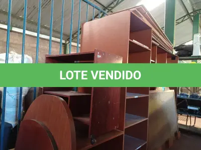 LOTE 117 - 01 LOTE COM VÁRIOS ARMÁRIOS EM MADEIRA. (NO ESTADO) ATENÇÃO! FAZER A VISITAÇÃO ANTES DE ARREMATAR, NÃO SABEMOS SE FUNCIONA. LEILÃO NÃO TEM GARANTIA E NEM DEVOLUÇÃO, SUJEITO A POSSÍVEIS AVARIAS VISÍVEIS/OCULTAS E/OU AUSÊNCIA DE COMPONENTES.
