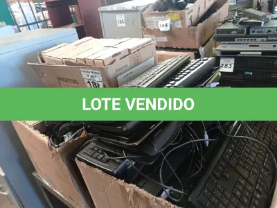 LOTE 188 - 01 LOTE COM VÁRIOS FONES DE OUVIDO, TECLADOS PARA PC E PERIFÉRICOS DIVERSOS. (NO ESTADO) ATENÇÃO! FAZER A VISITAÇÃO ANTES DE ARREMATAR, NÃO SABEMOS SE FUNCIONA. LEILÃO NÃO TEM GARANTIA E NEM DEVOLUÇÃO, SUJEITO A POSSÍVEIS AVARIAS VISÍVEIS/OCULTAS E/OU AUSÊNCIA DE COMPONENTES.