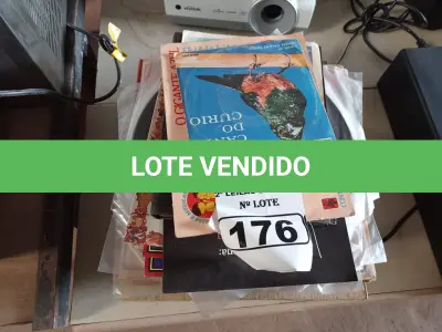 LOTE 176 - 01 LOTE COM VÁRIOS DISCOS DE VINIL. (NO ESTADO) ATENÇÃO! FAZER A VISITAÇÃO ANTES DE ARREMATAR, NÃO SABEMOS SE FUNCIONA. LEILÃO NÃO TEM GARANTIA E NEM DEVOLUÇÃO, SUJEITO A POSSÍVEIS AVARIAS VISÍVEIS/OCULTAS E/OU AUSÊNCIA DE COMPONENTES.