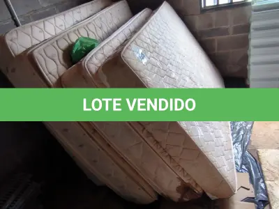 LOTE 085 - 02 BASES INCOMPLETAS E 02 COLCHOES DE CASAL (NO ESTADO) 