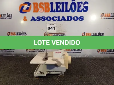 LOTE 041 - 01 MÁQUINA DE COSTURA COM MOTOR. (NO ESTADO) ATENÇÃO! FAZER A VISITAÇÃO ANTES DE ARREMATAR, NÃO SABEMOS SE FUNCIONA. LEILÃO NÃO TEM GARANTIA E NEM DEVOLUÇÃO, SUJEITO A POSSÍVEIS AVARIAS VISÍVEIS/OCULTAS E/OU AUSÊNCIA DE COMPONENTES.