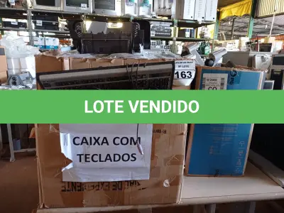 LOTE 163 - 01 LOTE COM CABOS DE AÇO, TECLADOS PARA PC E PERIFÉRICOS DIVERSOS. (NO ESTADO) ATENÇÃO! FAZER A VISITAÇÃO ANTES DE ARREMATAR, NÃO SABEMOS SE FUNCIONA. LEILÃO NÃO TEM GARANTIA E NEM DEVOLUÇÃO, SUJEITO A POSSÍVEIS AVARIAS VISÍVEIS/OCULTAS E/OU AUSÊNCIA DE COMPONENTES.