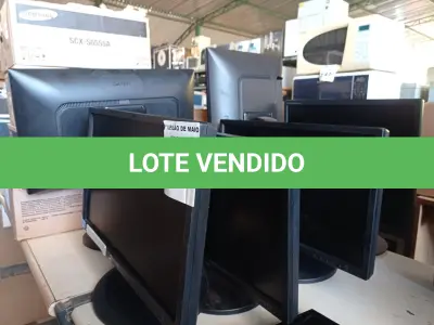 LOTE 156 - 06 MONITORES MARCAS E MODELOS DIVERSOS. (NO ESTADO) ATENÇÃO! FAZER A VISITAÇÃO ANTES DE ARREMATAR, NÃO SABEMOS SE FUNCIONA. LEILÃO NÃO TEM GARANTIA E NEM DEVOLUÇÃO, SUJEITO A POSSÍVEIS AVARIAS VISÍVEIS/OCULTAS E/OU AUSÊNCIA DE COMPONENTES.