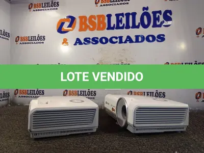 LOTE 008 - 02 PROJETORES MULTIMIDIA MARCAS VIVITEK. (NO ESTADO) ATENÇÃO! FAZER A VISITAÇÃO ANTES DE ARREMATAR, NÃO SABEMOS SE FUNCIONA. LEILÃO NÃO TEM GARANTIA E NEM DEVOLUÇÃO, SUJEITO A POSSÍVEIS AVARIAS VISÍVEIS/OCULTAS E/OU AUSÊNCIA DE COMPONENTES.