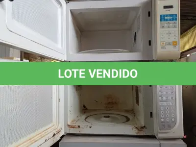 LOTE 152 - 03 MICRO-ONDAS MARCAS E MODELOS DIVERSOS. (NO ESTADO) ATENÇÃO! FAZER A VISITAÇÃO ANTES DE ARREMATAR, NÃO SABEMOS SE FUNCIONA. LEILÃO NÃO TEM GARANTIA E NEM DEVOLUÇÃO, SUJEITO A POSSÍVEIS AVARIAS VISÍVEIS/OCULTAS E/OU AUSÊNCIA DE COMPONENTES.