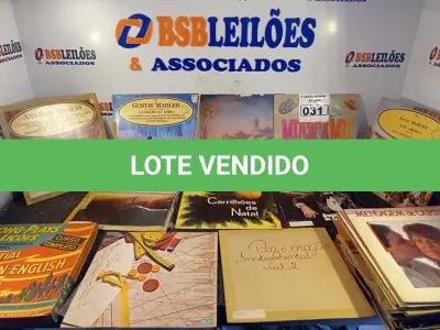 LOTE 031 - 01 LOTE COM VÁRIOS DISCOS DE VINIL. (NO ESTADO) ATENÇÃO! FAZER A VISITAÇÃO ANTES DE ARREMATAR, NÃO SABEMOS SE FUNCIONA. LEILÃO NÃO TEM GARANTIA E NEM DEVOLUÇÃO, SUJEITO A POSSÍVEIS AVARIAS VISÍVEIS/OCULTAS E/OU AUSÊNCIA DE COMPONENTES.