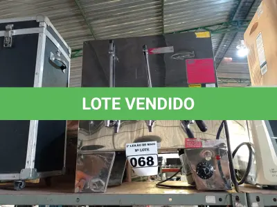 LOTE 068 - 01 CAFETEIRA INDUSTRIAL. (NO ESTADO) ATENÇÃO! FAZER A VISITAÇÃO ANTES DE ARREMATAR, NÃO SABEMOS SE FUNCIONA. LEILÃO NÃO TEM GARANTIA E NEM DEVOLUÇÃO, SUJEITO A POSSÍVEIS AVARIAS VISÍVEIS/OCULTAS E/OU AUSÊNCIA DE COMPONENTES.