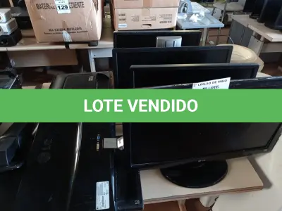 LOTE 161 - 08 MONITORES MARCAS E MODELOS DIVERSOS. (NO ESTADO) ATENÇÃO! FAZER A VISITAÇÃO ANTES DE ARREMATAR, NÃO SABEMOS SE FUNCIONA. LEILÃO NÃO TEM GARANTIA E NEM DEVOLUÇÃO, SUJEITO A POSSÍVEIS AVARIAS VISÍVEIS/OCULTAS E/OU AUSÊNCIA DE COMPONENTES.