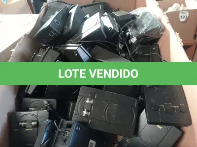 LOTE 184 - 01 LOTE COM VÁRIOS CABOS DE AÇO, TECLADOS PARA PC E APARELHOS HEADSET. (NO ESTADO) ATENÇÃO! FAZER A VISITAÇÃO ANTES DE ARREMATAR, NÃO SABEMOS SE FUNCIONA. LEILÃO NÃO TEM GARANTIA E NEM DEVOLUÇÃO, SUJEITO A POSSÍVEIS AVARIAS VISÍVEIS/OCULTAS E/OU AUSÊNCIA DE COMPONENTES.