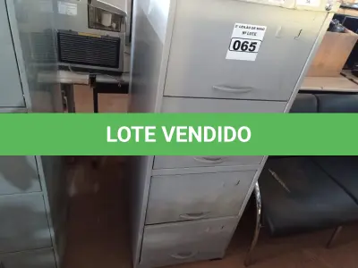 LOTE 065 - 01 ARQUIVO DE AÇO COM 04 GAVETAS. (NO ESTADO) ATENÇÃO! FAZER A VISITAÇÃO ANTES DE ARREMATAR, NÃO SABEMOS SE FUNCIONA. LEILÃO NÃO TEM GARANTIA E NEM DEVOLUÇÃO, SUJEITO A POSSÍVEIS AVARIAS VISÍVEIS/OCULTAS E/OU AUSÊNCIA DE COMPONENTES.