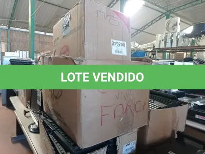 LOTE 194 - 01 LOTE COM VÁRIOS TECLADOS PARA PC, FONTES E CABOS DIVERSOS. (NO ESTADO) ATENÇÃO! FAZER A VISITAÇÃO ANTES DE ARREMATAR, NÃO SABEMOS SE FUNCIONA. LEILÃO NÃO TEM GARANTIA E NEM DEVOLUÇÃO, SUJEITO A POSSÍVEIS AVARIAS VISÍVEIS/OCULTAS E/OU AUSÊNCIA DE COMPONENTES.