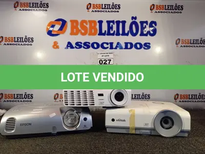 LOTE 027 - 03 PROJETORES MULTIMIDIA MARCAS E MODELOS DIVERSOS. (NO ESTADO) ATENÇÃO! FAZER A VISITAÇÃO ANTES DE ARREMATAR, NÃO SABEMOS SE FUNCIONA. LEILÃO NÃO TEM GARANTIA E NEM DEVOLUÇÃO, SUJEITO A POSSÍVEIS AVARIAS VISÍVEIS/OCULTAS E/OU AUSÊNCIA DE COMPONENTES.