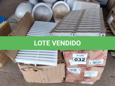 LOTE 032 - 01 LOTE COM GRELHA EM PLÁSTICO FLEXÍVEL E ESPAÇADORES NIVELADOR (NO ESTADO)
