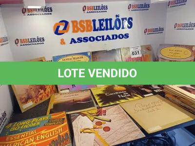 LOTE 031 - 01 LOTE COM VÁRIOS DISCOS DE VINIL. (NO ESTADO) ATENÇÃO! FAZER A VISITAÇÃO ANTES DE ARREMATAR, NÃO SABEMOS SE FUNCIONA. LEILÃO NÃO TEM GARANTIA E NEM DEVOLUÇÃO, SUJEITO A POSSÍVEIS AVARIAS VISÍVEIS/OCULTAS E/OU AUSÊNCIA DE COMPONENTES.