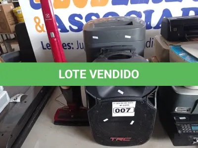 LOTE 007 - 01 ASPIRADOR DE PÓ, 01 FRAGMENTADORA DE PAPEL E 01 CAIXA DE SOM AMPLIFICADA TRC. (NO ESTADO) ATENÇÃO! FAZER A VISITAÇÃO ANTES DE ARREMATAR, NÃO SABEMOS SE FUNCIONA. LEILÃO NÃO TEM GARANTIA E NEM DEVOLUÇÃO, SUJEITO A POSSÍVEIS AVARIAS VISÍVEIS/OCULTAS E/OU AUSÊNCIA DE COMPONENTES.