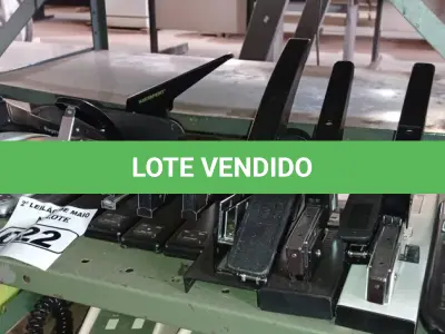LOTE 022 - 01 LOTE COM VÁRIOS GRAMPEADORES MARCAS E MODELOS DIVERSOS. (NO ESTADO) ATENÇÃO! FAZER A VISITAÇÃO ANTES DE ARREMATAR, NÃO SABEMOS SE FUNCIONA. LEILÃO NÃO TEM GARANTIA E NEM DEVOLUÇÃO, SUJEITO A POSSÍVEIS AVARIAS VISÍVEIS/OCULTAS E/OU AUSÊNCIA DE COMPONENTES.