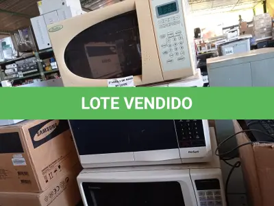 LOTE 141 - 03 MICRO-ONDAS MARCAS E MODELOS DIVERSOS. (NO ESTADO) ATENÇÃO! FAZER A VISITAÇÃO ANTES DE ARREMATAR, NÃO SABEMOS SE FUNCIONA. LEILÃO NÃO TEM GARANTIA E NEM DEVOLUÇÃO, SUJEITO A POSSÍVEIS AVARIAS VISÍVEIS/OCULTAS E/OU AUSÊNCIA DE COMPONENTES.