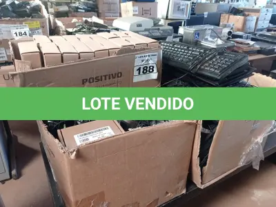 LOTE 188 - 01 LOTE COM VÁRIOS FONES DE OUVIDO, TECLADOS PARA PC E PERIFÉRICOS DIVERSOS. (NO ESTADO) ATENÇÃO! FAZER A VISITAÇÃO ANTES DE ARREMATAR, NÃO SABEMOS SE FUNCIONA. LEILÃO NÃO TEM GARANTIA E NEM DEVOLUÇÃO, SUJEITO A POSSÍVEIS AVARIAS VISÍVEIS/OCULTAS E/OU AUSÊNCIA DE COMPONENTES.