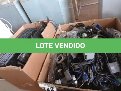 LOTE 142 - 01 LOTE COM GRANDE QUANTIDADE DE TECLADOS PARA PC E CABOS DIVERSOS. (NO ESTADO) ATENÇÃO! FAZER A VISITAÇÃO ANTES DE ARREMATAR, NÃO SABEMOS SE FUNCIONA. LEILÃO NÃO TEM GARANTIA E NEM DEVOLUÇÃO, SUJEITO A POSSÍVEIS AVARIAS VISÍVEIS/OCULTAS E/OU AUSÊNCIA DE COMPONENTES.