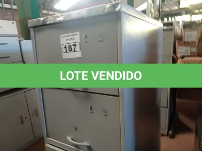 LOTE 187 - 01 ARQUIVO DE AÇO COM 04 GAVETAS. (NO ESTADO) ATENÇÃO! FAZER A VISITAÇÃO ANTES DE ARREMATAR, NÃO SABEMOS SE FUNCIONA. LEILÃO NÃO TEM GARANTIA E NEM DEVOLUÇÃO, SUJEITO A POSSÍVEIS AVARIAS VISÍVEIS/OCULTAS E/OU AUSÊNCIA DE COMPONENTES.