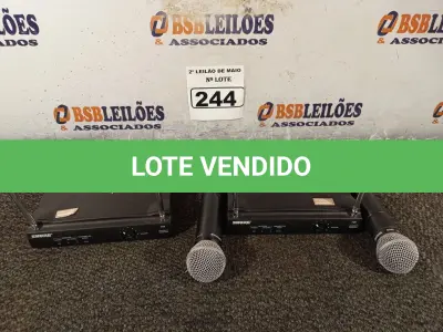 LOTE 244 - 02 BASES E 02 MICROFONES SEM FIO MARCAS SHURE. (NO ESTADO) ATENÇÃO! FAZER A VISITAÇÃO ANTES DE ARREMATAR, NÃO SABEMOS SE FUNCIONA. LEILÃO NÃO TEM GARANTIA E NEM DEVOLUÇÃO, SUJEITO A POSSÍVEIS AVARIAS VISÍVEIS/OCULTAS E/OU AUSÊNCIA DE COMPONENTES.