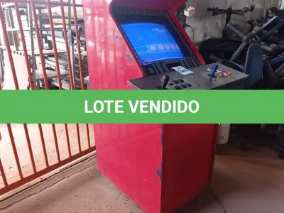 LOTE 340 - 01 MÁQUINA DE FLIPERAMA THE KING OF FIGHTERS. (NO ESTADO) ATENÇÃO! FAZER A VISITAÇÃO ANTES DE ARREMATAR, NÃO SABEMOS SE FUNCIONA. LEILÃO NÃO TEM GARANTIA E NEM DEVOLUÇÃO, SUJEITO A POSSÍVEIS AVARIAS VISÍVEIS/OCULTAS E/OU AUSÊNCIA DE COMPONENTES.