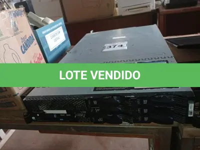 LOTE 374 - 01 SERVIDOR DE GAVETA MARCA IBM. (NO ESTADO) ATENÇÃO! FAZER A VISITAÇÃO ANTES DE ARREMATAR, NÃO SABEMOS SE FUNCIONA. LEILÃO NÃO TEM GARANTIA E NEM DEVOLUÇÃO, SUJEITO A POSSÍVEIS AVARIAS VISÍVEIS/OCULTAS E/OU AUSÊNCIA DE COMPONENTES.